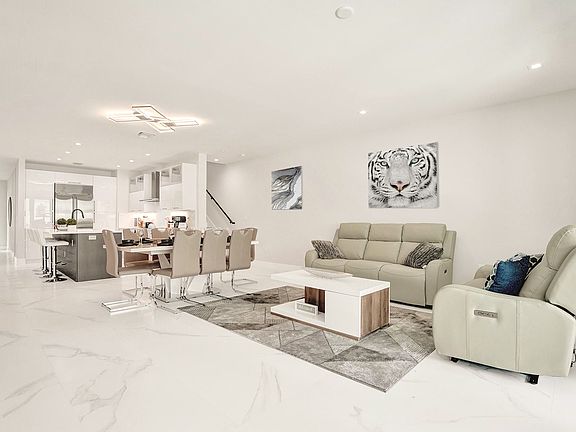 Relax after a day spend shopping along Las Olas Blvd on the luxe leather sofas