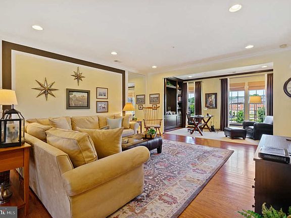 3rd image of 7991 Crescent Park Dr