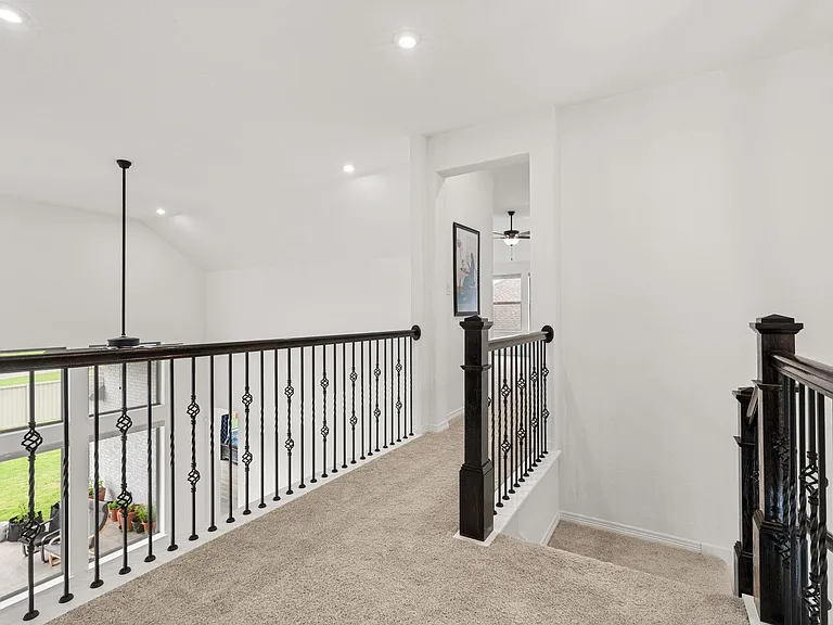 372 Hollister Dr — Photo 25
