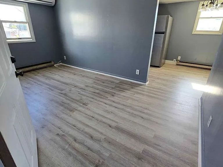 127 Woodward Ave — Photo 2