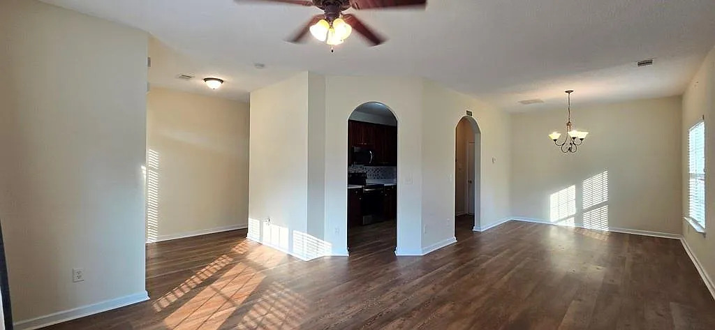 3 bed, 2.5 bath, 1640 sqft, $2,000 — Photo 4
