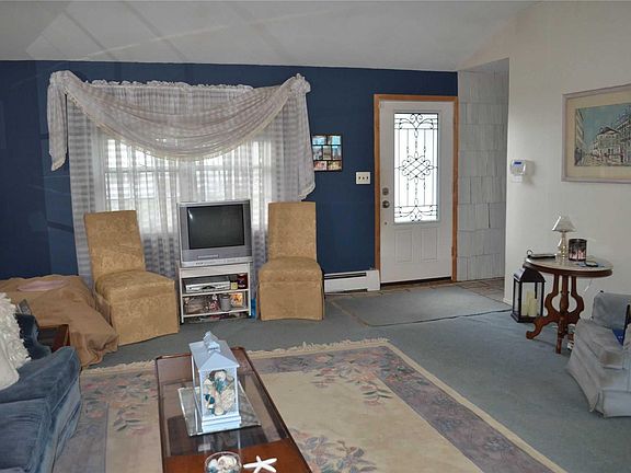 2nd image of 28 Willow St