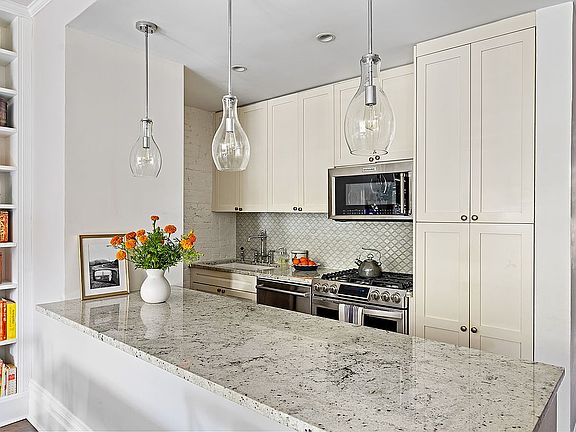 3rd image of 917 President St #3