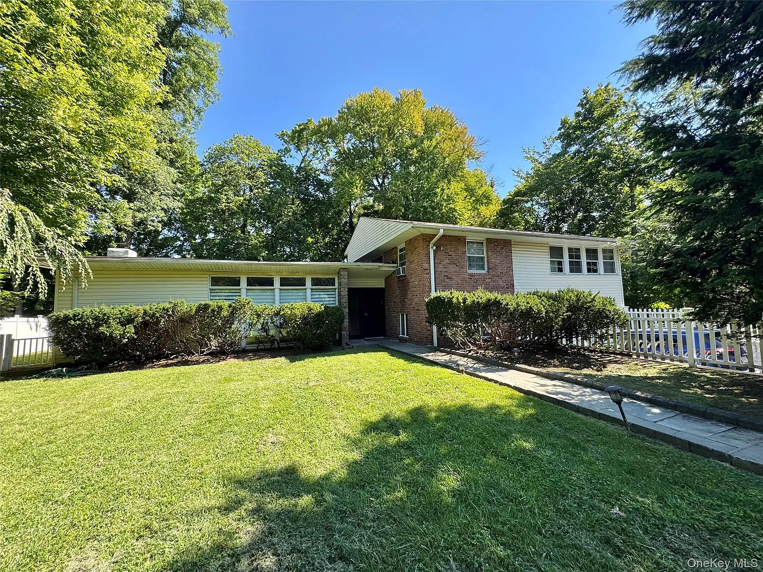 4 bed, 3.5 bath, 2855 sqft, $8,300 — Photo 1