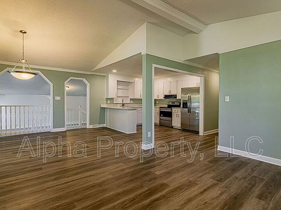 5th image of 206 E Arlington Ave