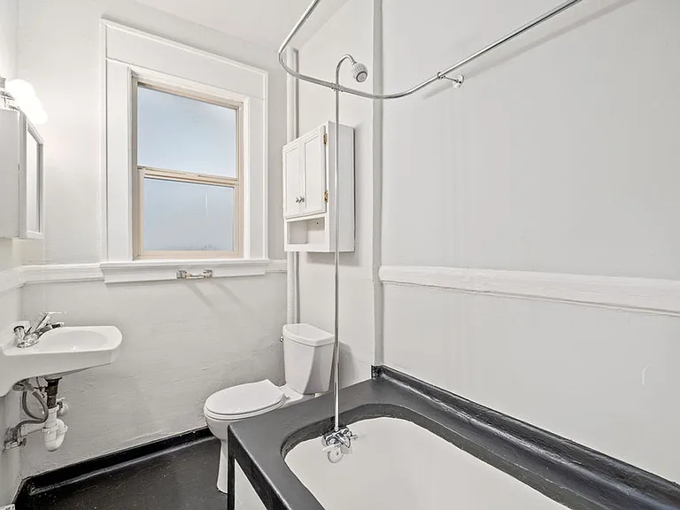 Rialto Court Apartments | MOVE-IN SPECIAL: ONE MONTH FREE RENT — Photo 19