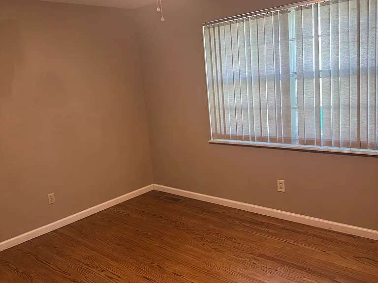 559 Golfwood Dr — Photo 7