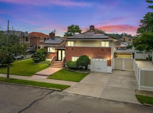 6005 264th St, Little Neck, NY 11362