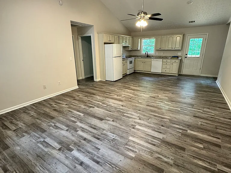 39 Royal Oaks Ln — Photo 2