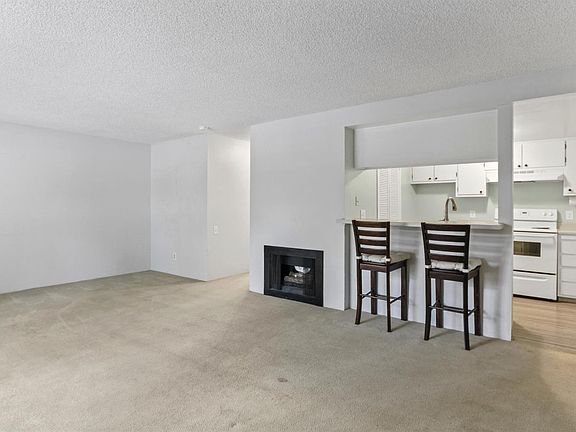 3rd image of 925 Fulton Ave APT 428