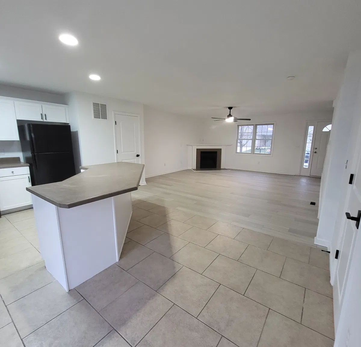 3 bed, 2.5 bath, 2250 sqft, $2,495 — Photo 2