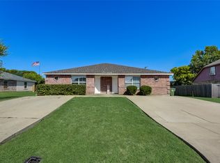 315 Queens Ct S, Mansfield, TX 76063
