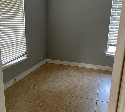 4th image of 411 Ulelah Ave APT A