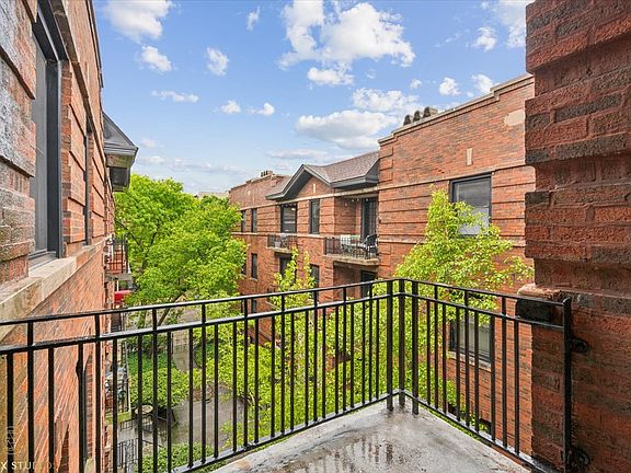 2nd image of 4019 N Clarendon Ave APT 3S