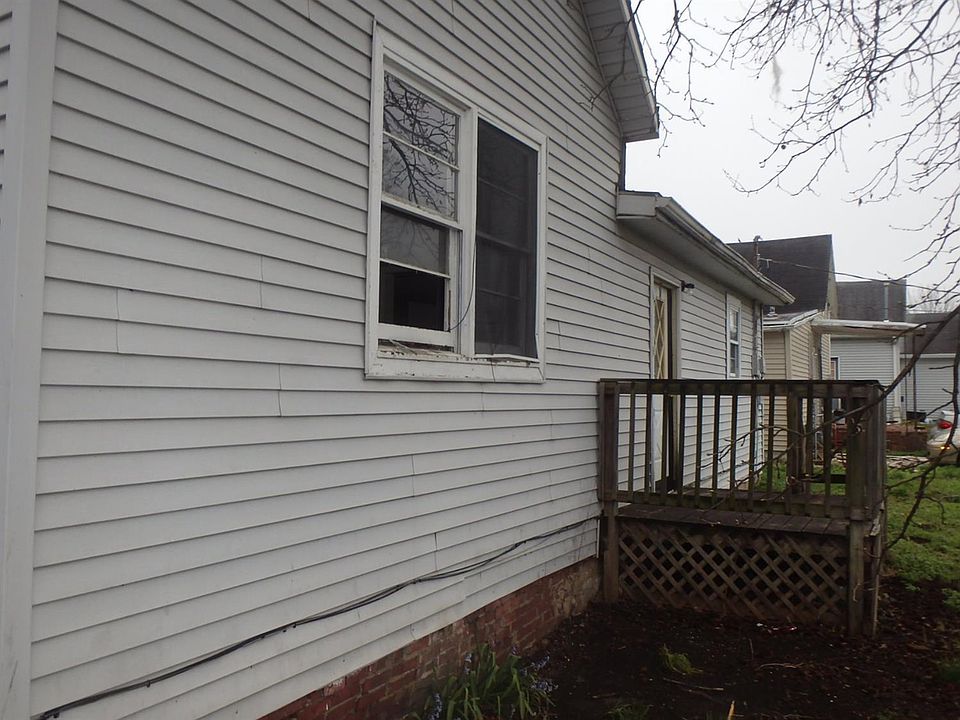 2nd image of 1306 Helm St