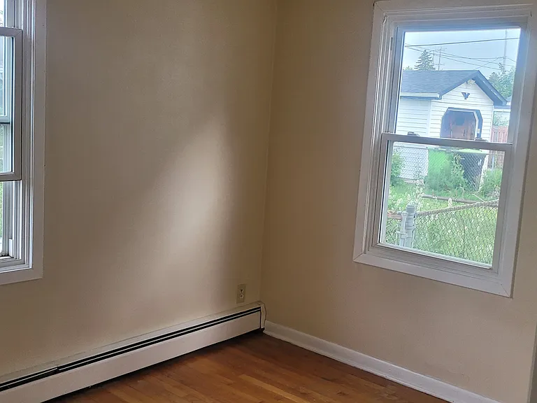 1613 Richard Ave — Photo 10