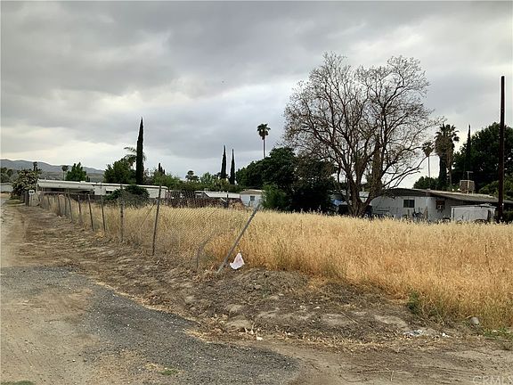 3rd image of 25335 Redlands Blvd