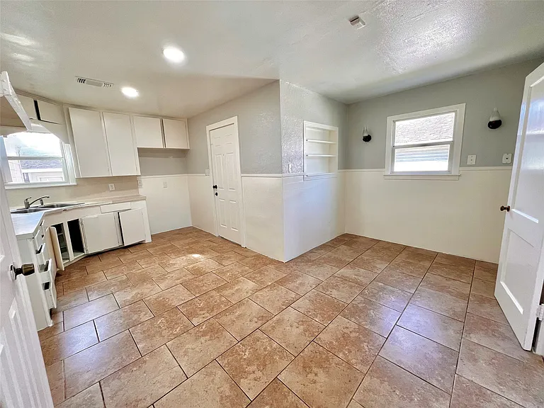 914 Bunton St #914 — Photo 8