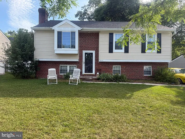 313 Argus Ln — Photo 1