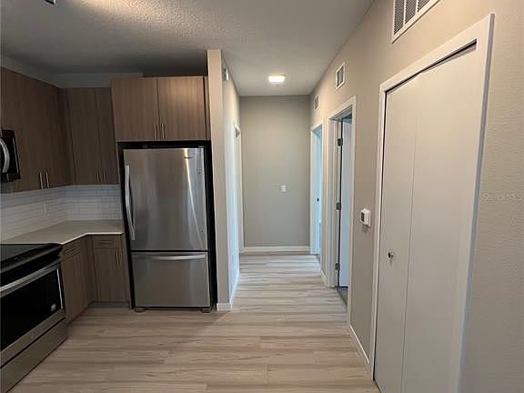 3rd image of 600 W Amelia St #33