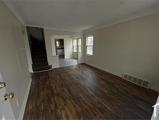 5th image of 9544 Plainview Ave