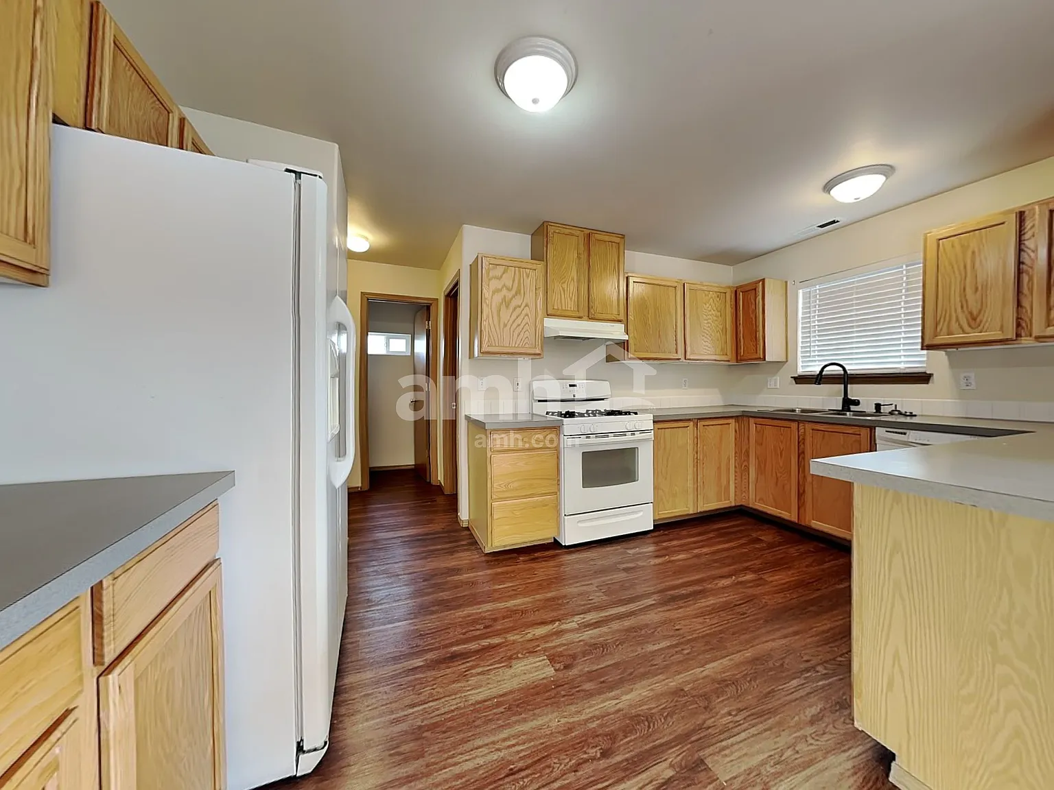 3 bed, 2.5 bath, 2064 sqft, $2,955 — Photo 3