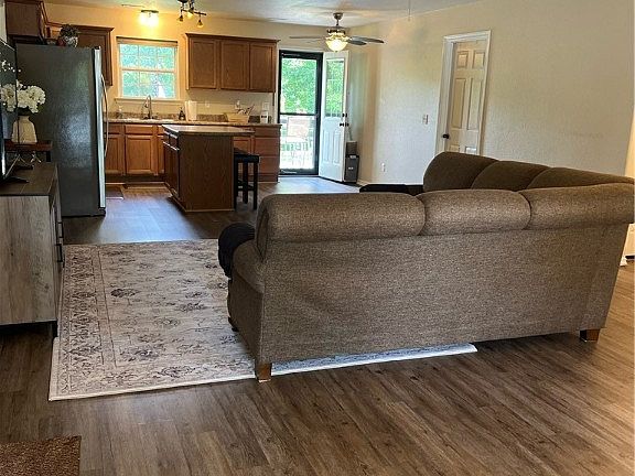 5th image of 1 Bowes Ln