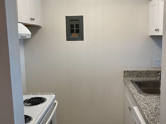 3rd image of 1823 H St APT L