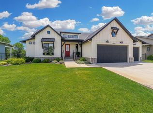 3905 N Estancia Ct, Wichita, KS 67205