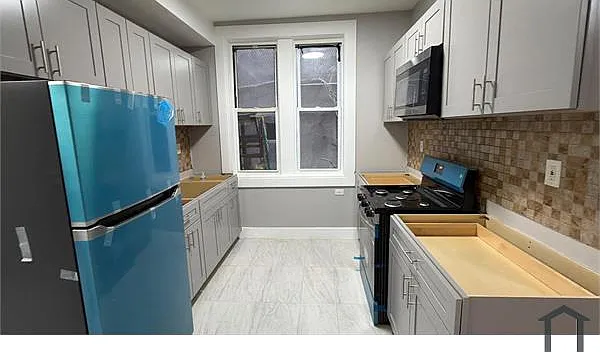 3 bed, $3,373 — Photo 2