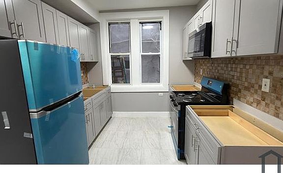 2nd image of 1171 Grant Ave APT 1