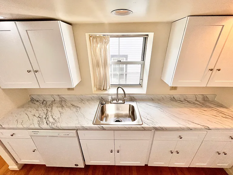 287 Saint John St #4 — Photo 8