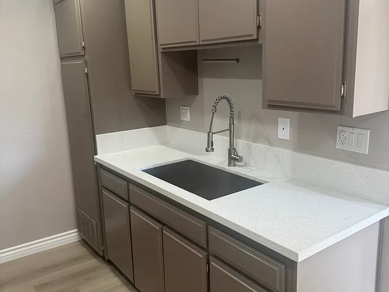 374 N Avenue 57 — Photo 4