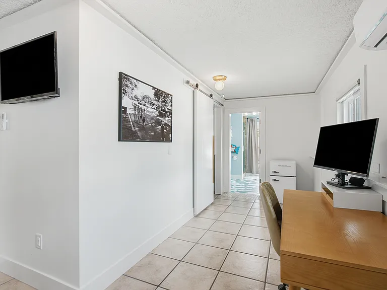 580 Baywood Dr W — Photo 30