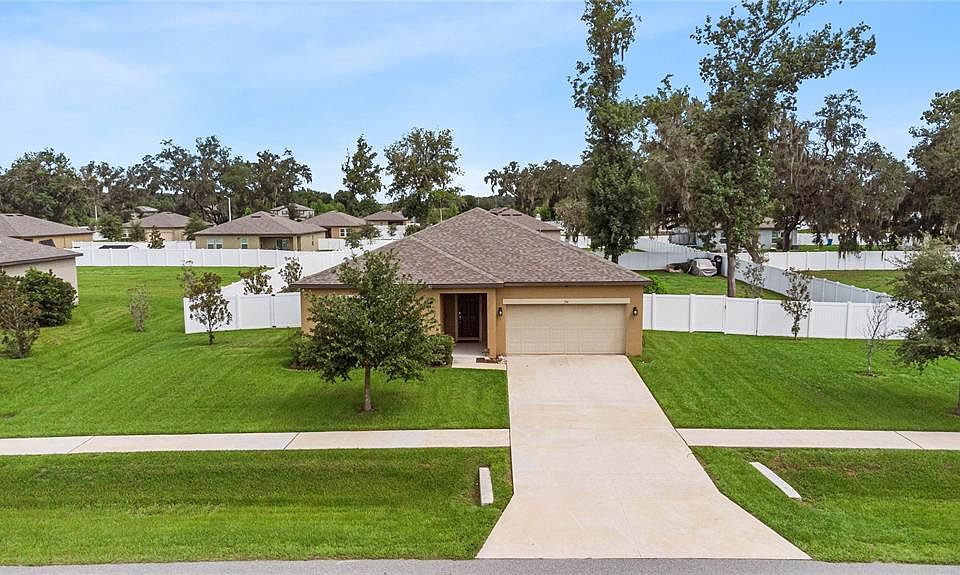 1st image of 734 Garden Oaks Sq