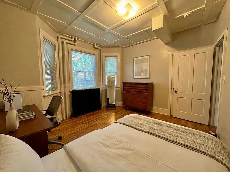 614 University Ave — Photo 43