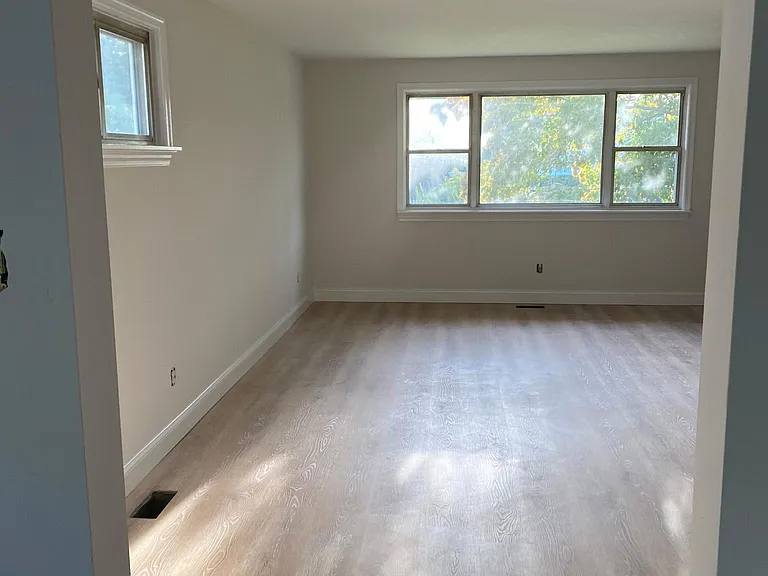 2851 Rossiter Ave — Photo 11