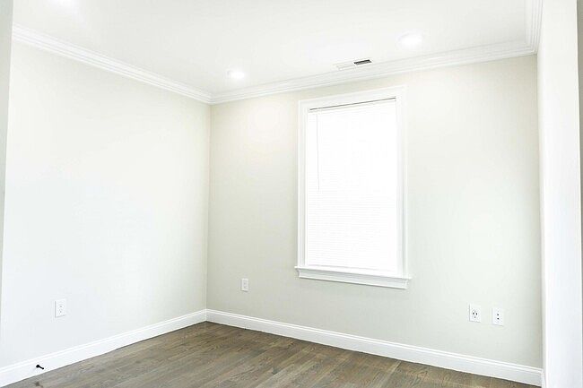 2nd image of 33-34 Merriam St #2C