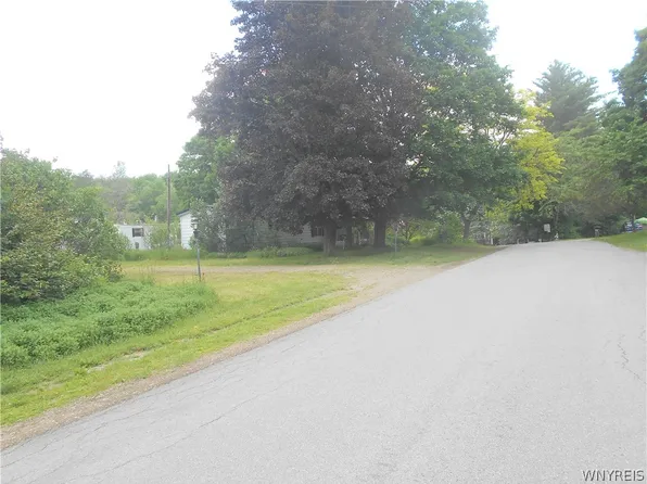 15 Sunset Dr, Delevan, NY 14042