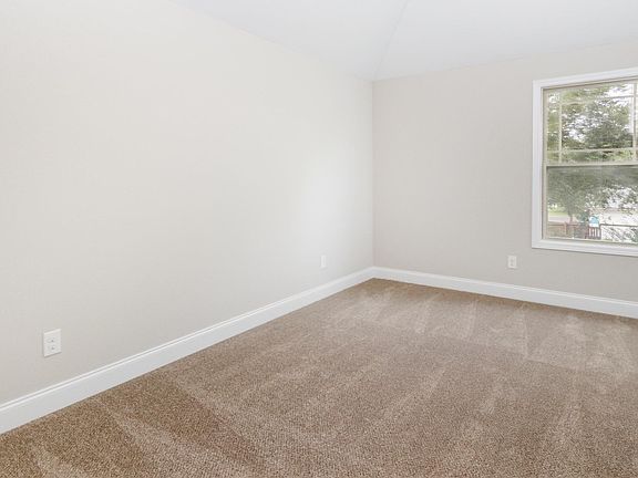 5th image of 1267 Black Oak Cir