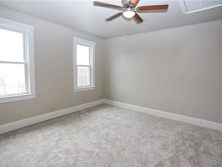 305 Chestnut St — Photo 17