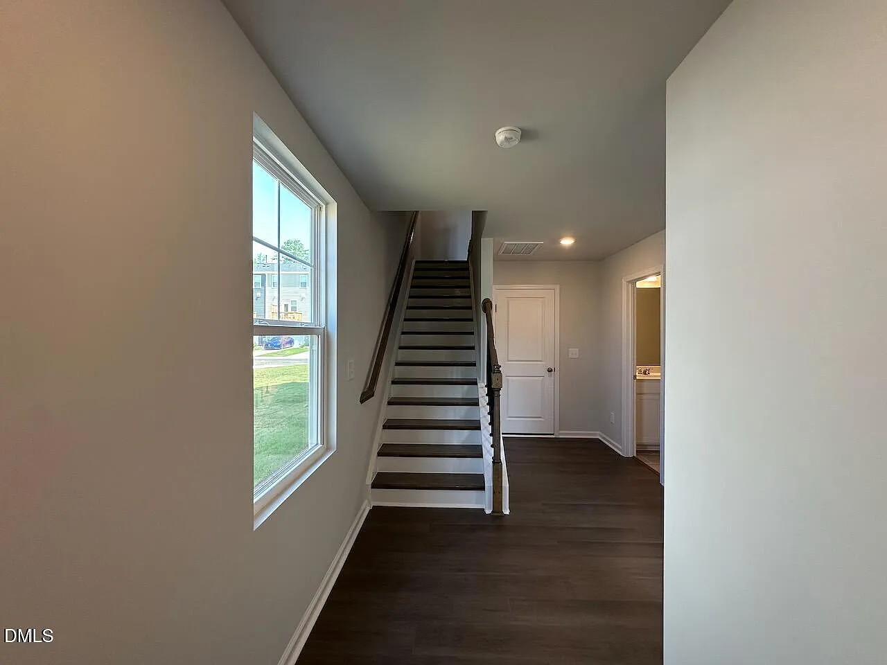 3 bed, 3.5 bath, 1784 sqft, $2,095 — Photo 3