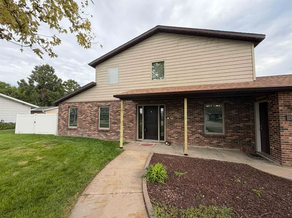 406 Cherokee Rd, Lexington, NE 68850