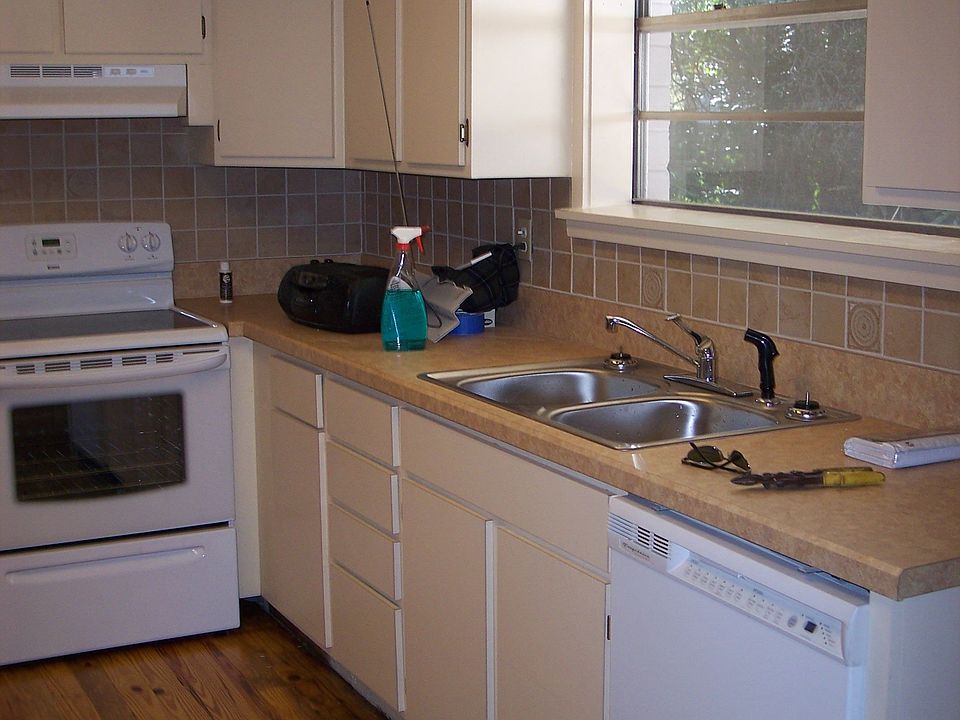 2nd image of 152 Myra Blvd