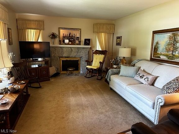 2nd image of 206 Evergreen Dr