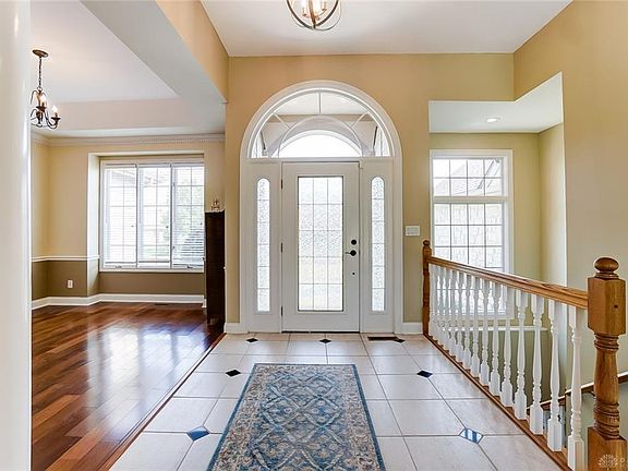 5th image of 12 Fairwood Dr