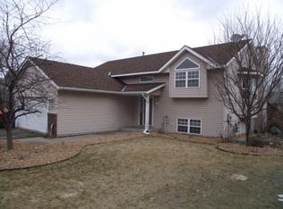 1421 Carriage Rd, Woodbury, MN 55125