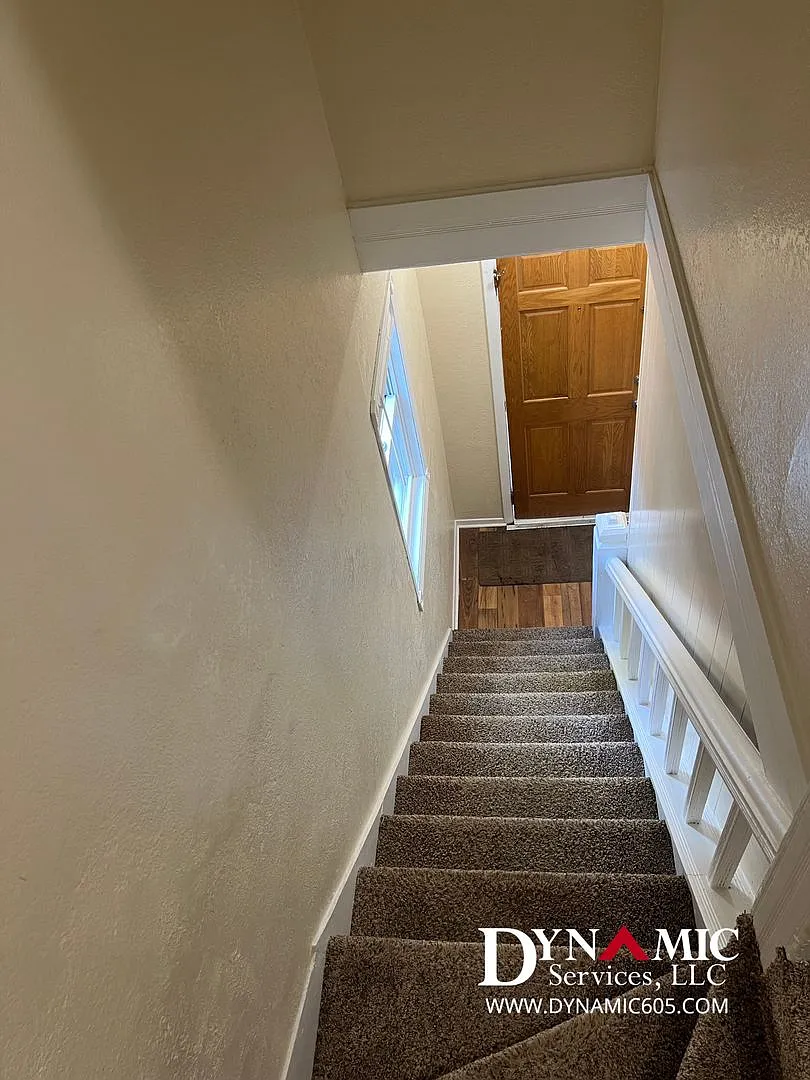 811 S Summit Ave — Photo 2