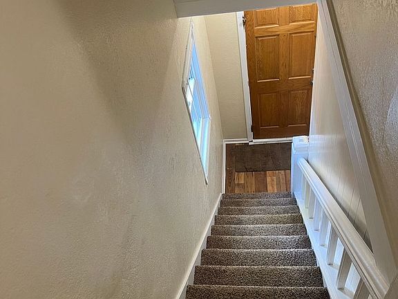 2nd image of 811 S Summit Ave APT 2