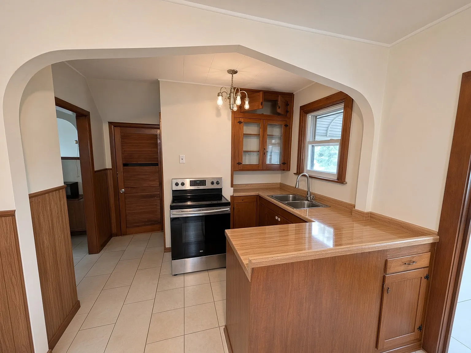 4 bed, 1296 sqft, $1,425 — Photo 4